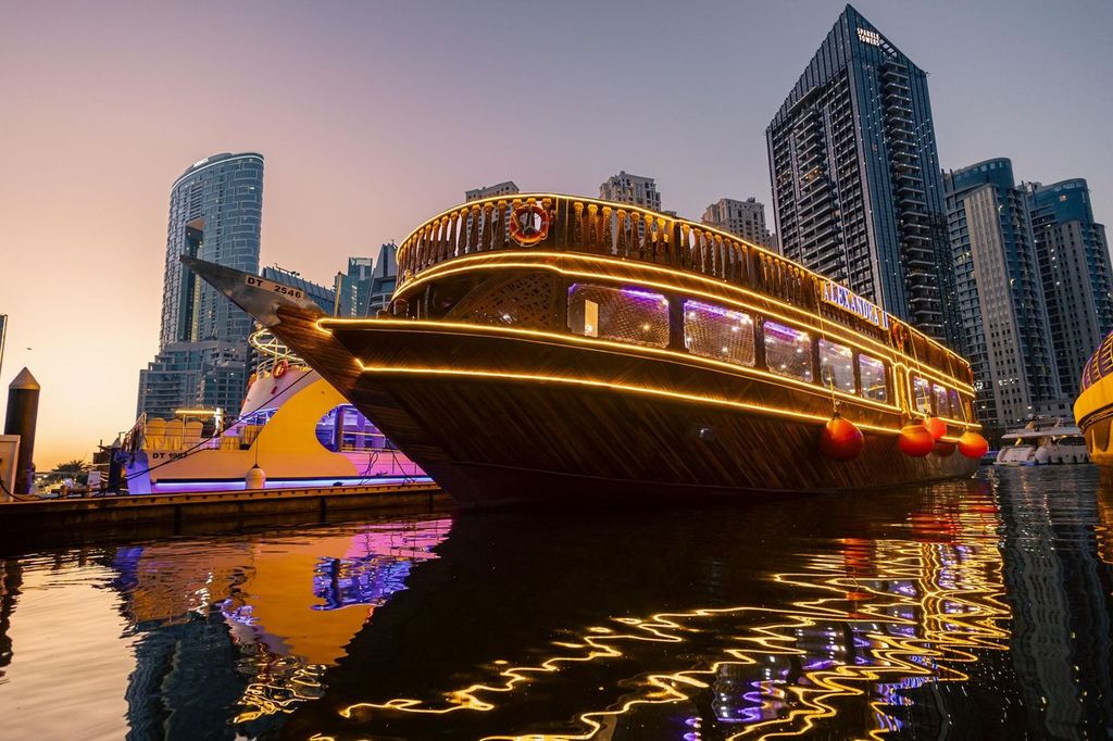 Alexandra Dhow Cruise – Luxury Dinner Cruise in Dubai Marina